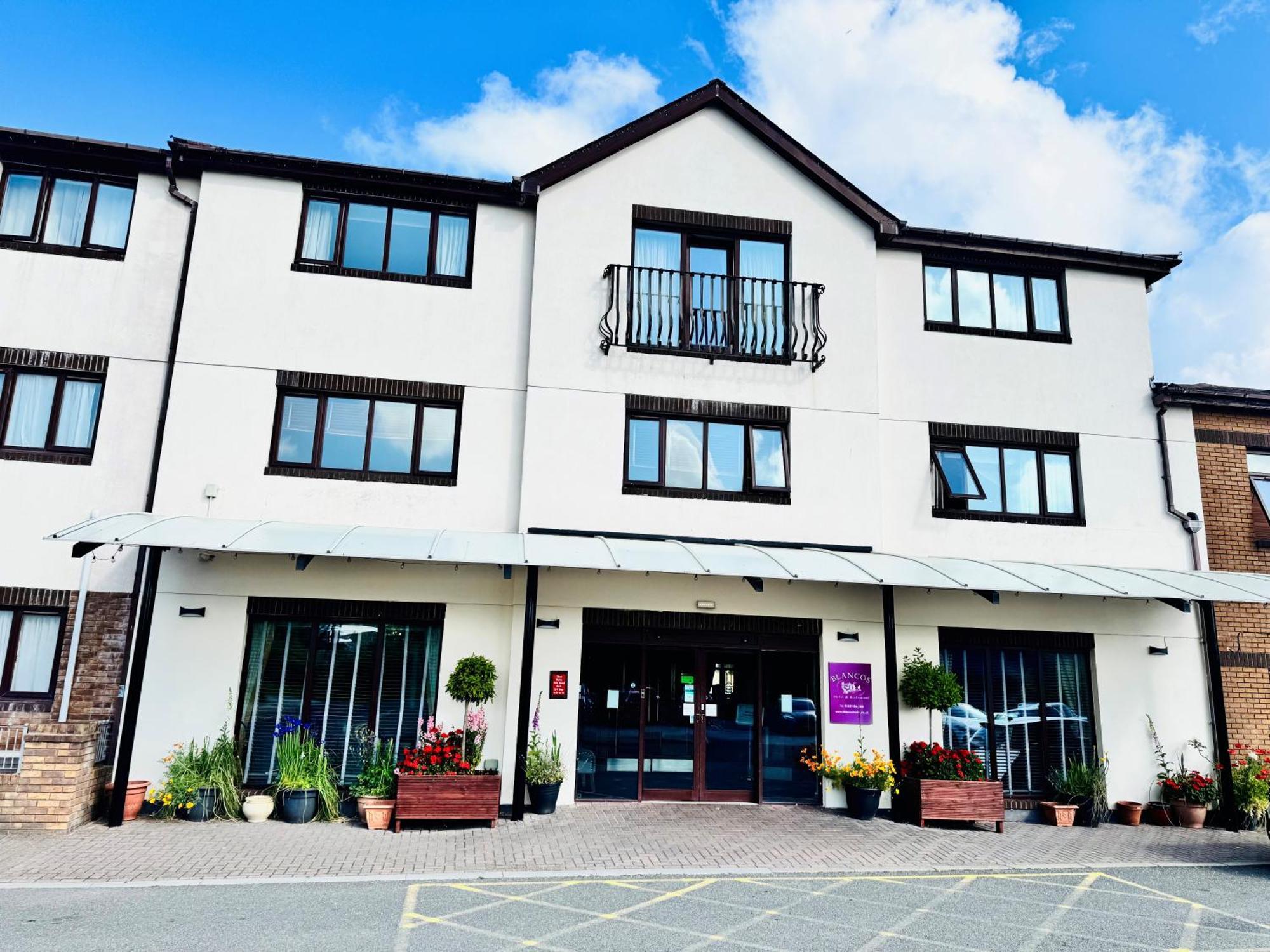 Blanco'S Hotel Port Talbot Buitenkant foto